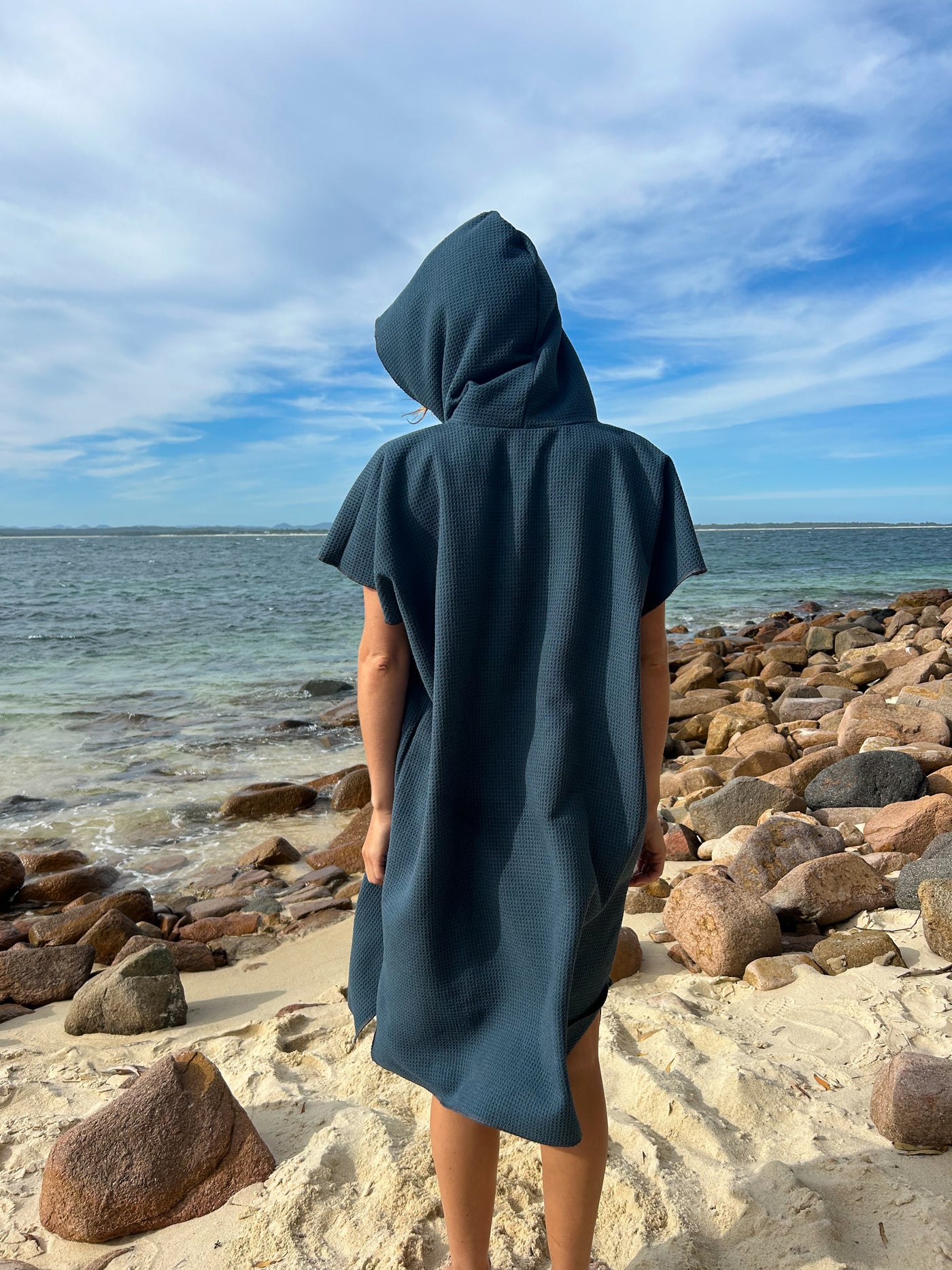 SAND FREE HOODED TOWEL