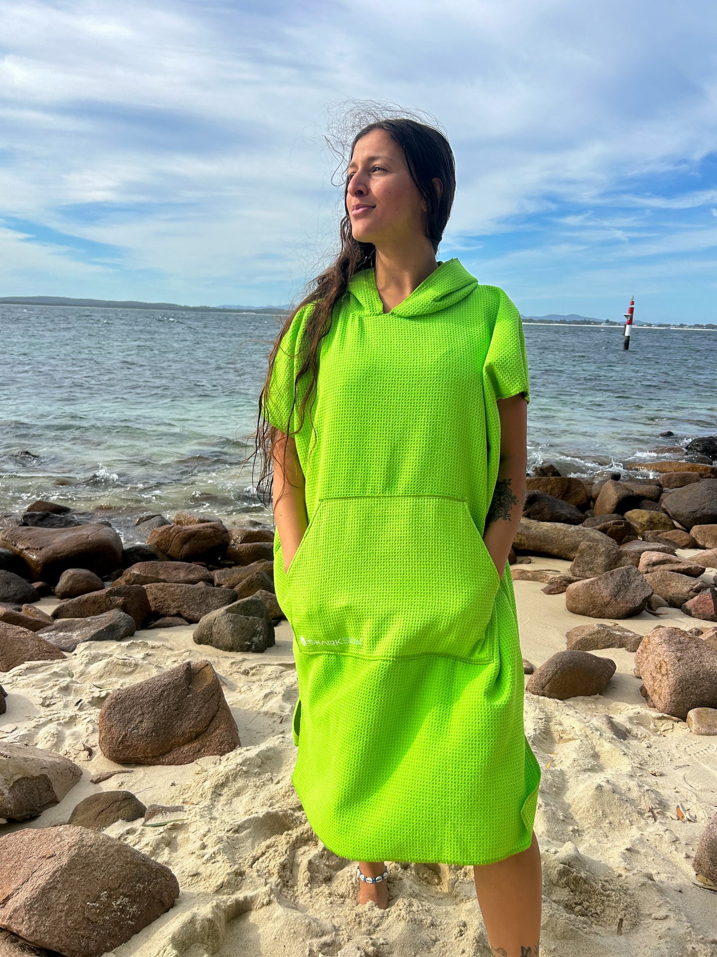 SAND FREE HOODED TOWEL