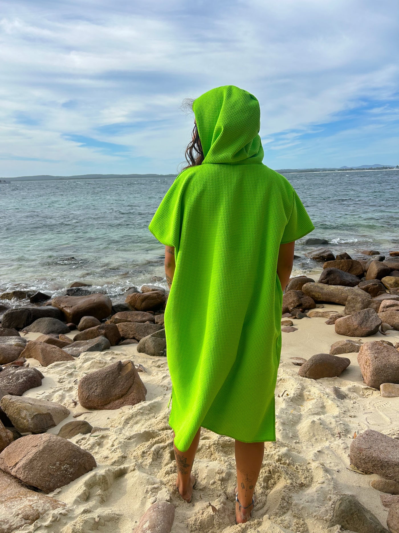 SAND FREE HOODED TOWEL