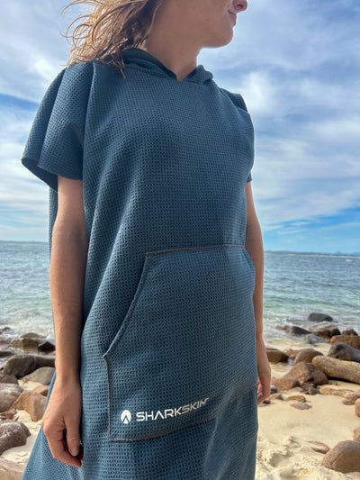 SAND FREE HOODED TOWEL