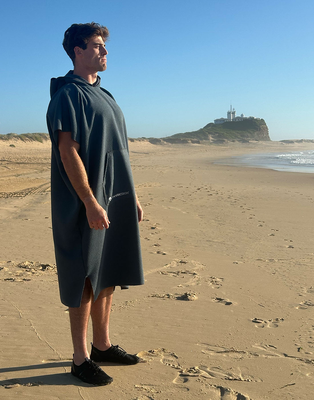 SAND FREE HOODED TOWEL