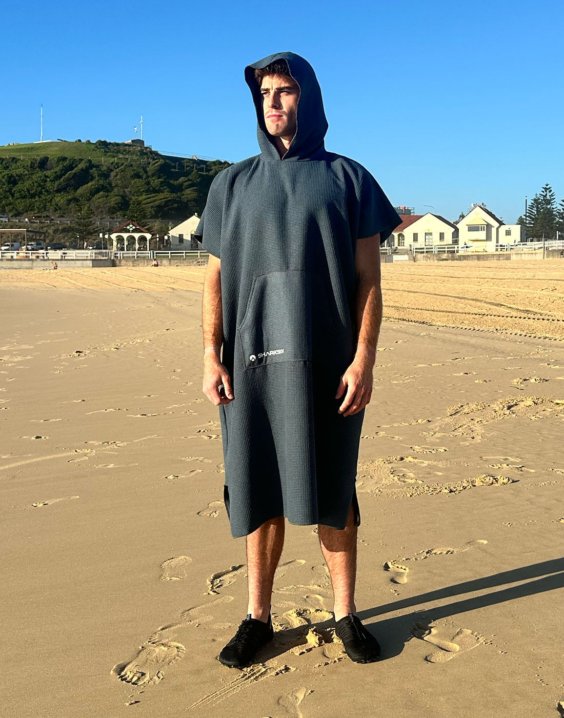 SAND FREE HOODED TOWEL