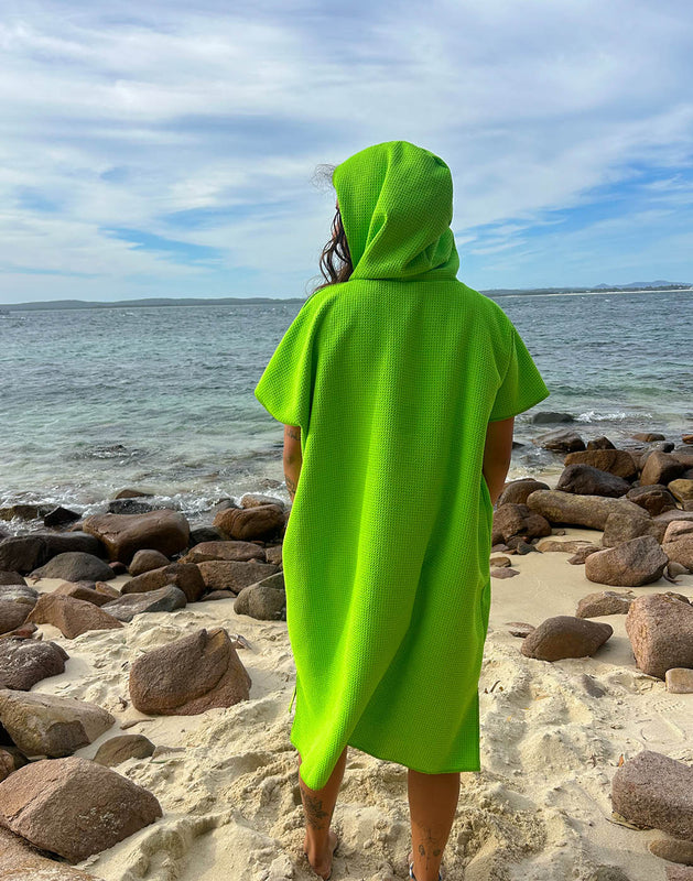 SAND FREE HOODED TOWEL